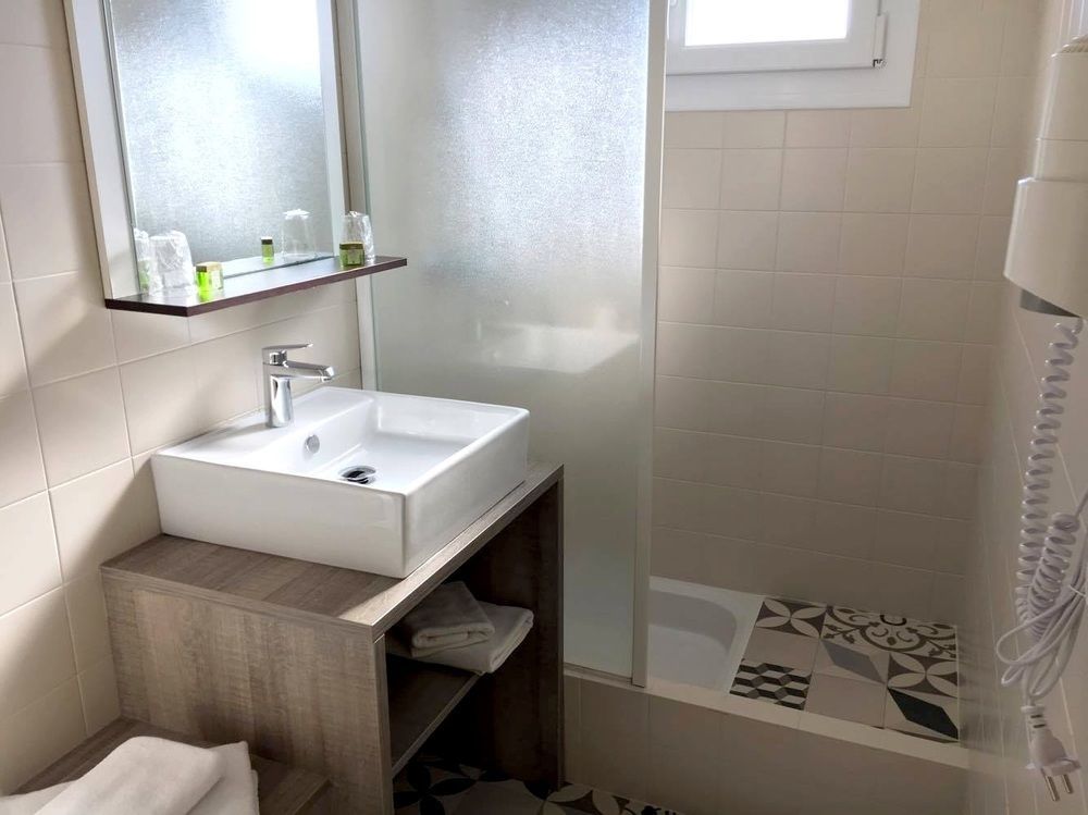 Hotel L'Embarcadere ลาบาร์-เดอ-มงต์ ภายนอก รูปภาพ
